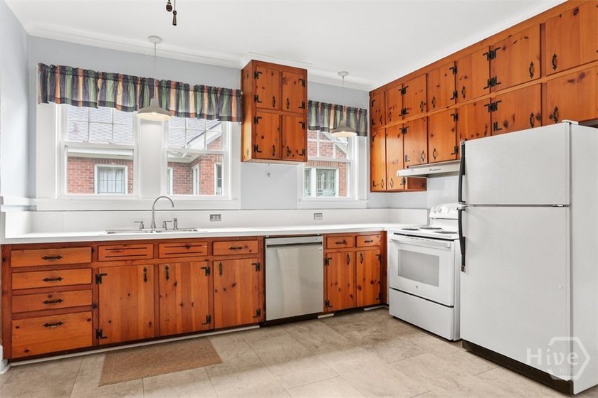 Fantastic Brick Bungalow In The Ardsley Park Area. The Home Has - photo 15