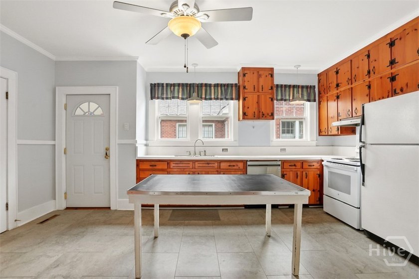 Fantastic Brick Bungalow In The Ardsley Park Area. The Home Has - photo 17