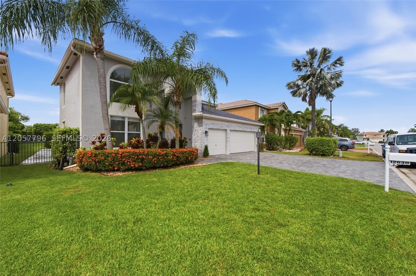 Welcome to this stunning modern 4-bedroom, 3.5-bathroom - photo 3