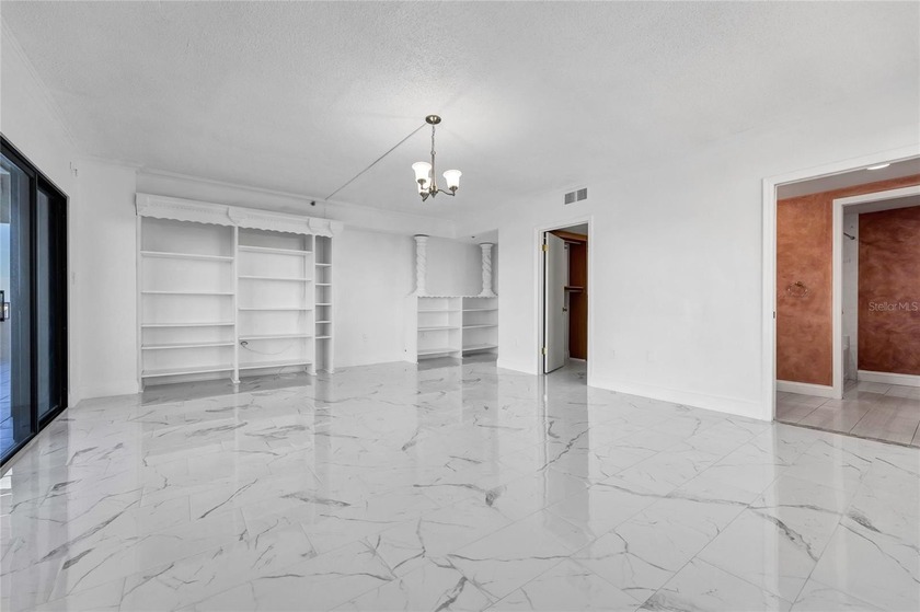 We are pleased to present this exclusive and elegant condominium - photo 15