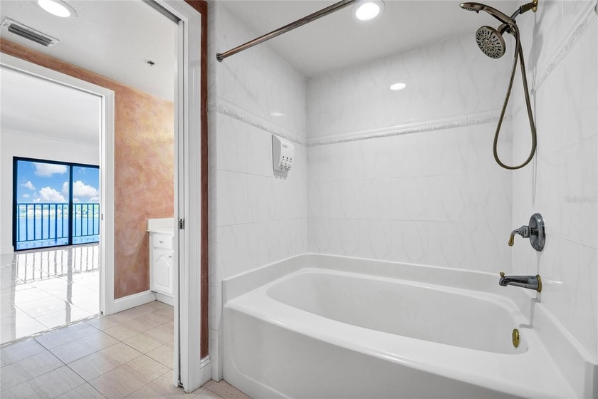 We are pleased to present this exclusive and elegant condominium - photo 17