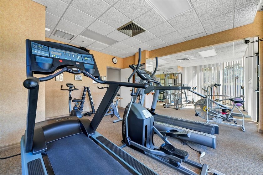 We are pleased to present this exclusive and elegant condominium - photo 33
