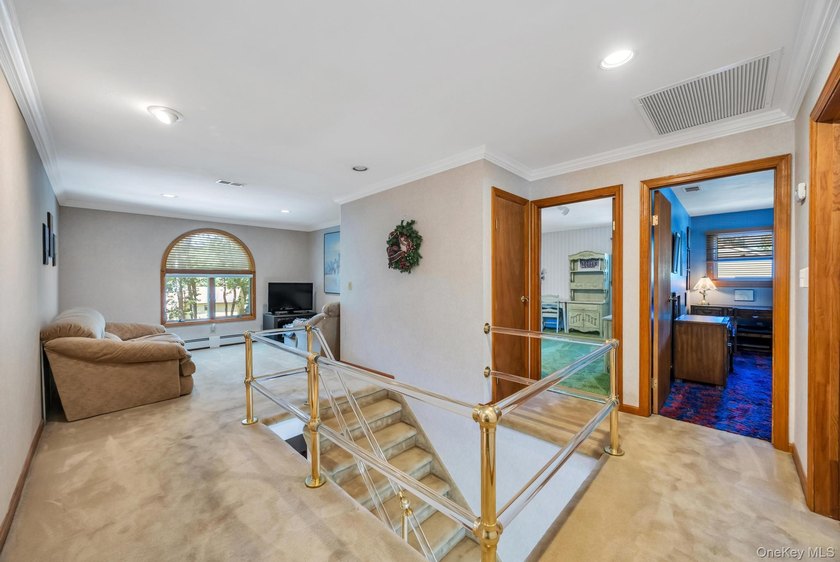 Beautiful Brookfield Colonial in Charter Oaks, 4 bedrooms, 2.5 - photo 21
