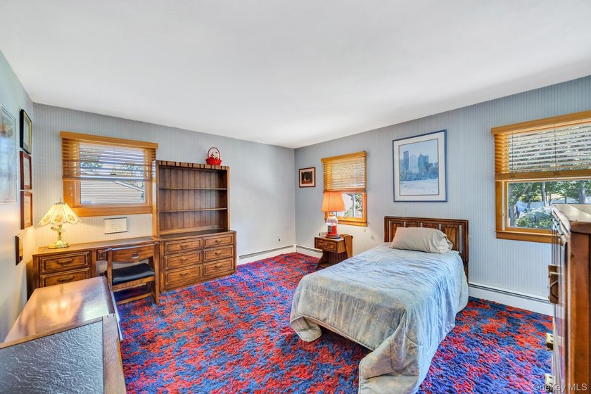 Beautiful Brookfield Colonial in Charter Oaks, 4 bedrooms, 2.5 - photo 32