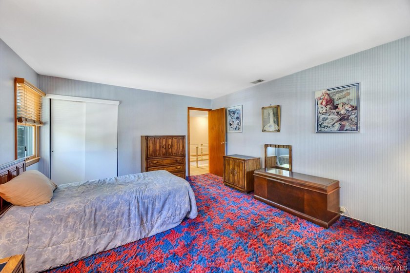 Beautiful Brookfield Colonial in Charter Oaks, 4 bedrooms, 2.5 - photo 33