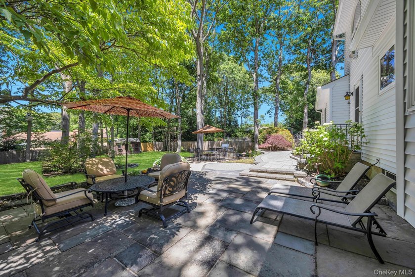 Beautiful Brookfield Colonial in Charter Oaks, 4 bedrooms, 2.5 - photo 43