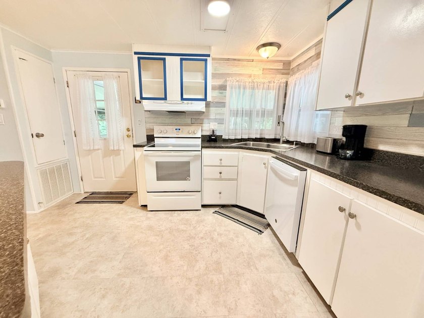 Welcome to the Colony in the Woods, a premier 55+ community - photo 11