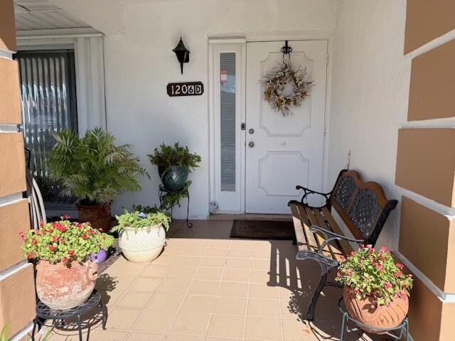 CONDO BEAUTIFUL!! This partially furnished end condo is updated - photo 2