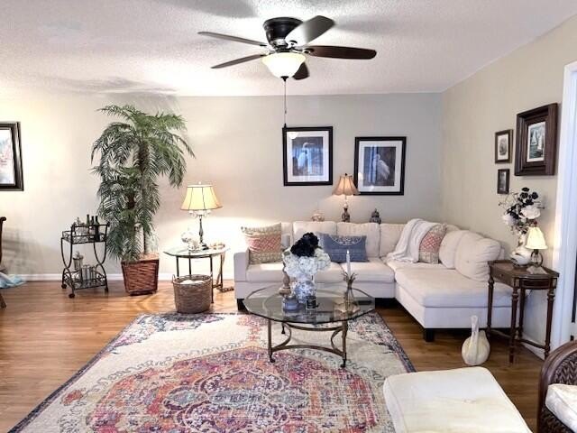 CONDO BEAUTIFUL!! This partially furnished end condo is updated - photo 4