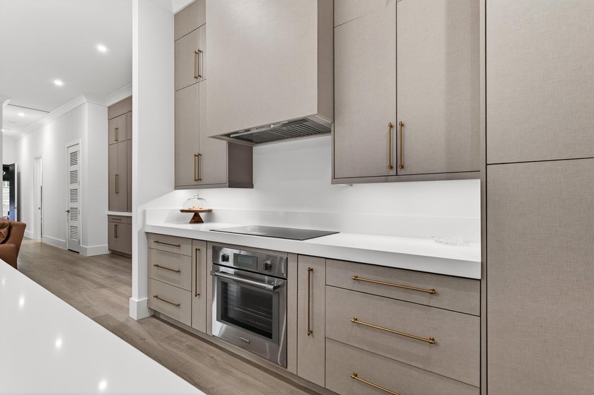 A contemporary, elegantly designed 4,715 sq ft, 4 BR, 5.5 BA - photo 20