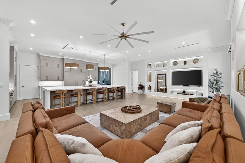 A contemporary, elegantly designed 4,715 sq ft, 4 BR, 5.5 BA - photo 26