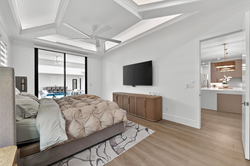 A contemporary, elegantly designed 4,715 sq ft, 4 BR, 5.5 BA - photo 31