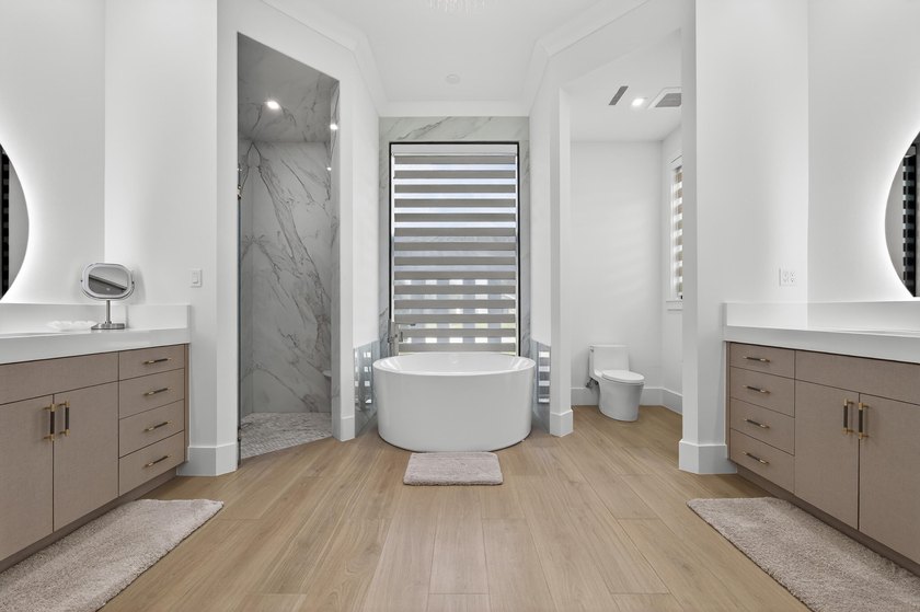 A contemporary, elegantly designed 4,715 sq ft, 4 BR, 5.5 BA - photo 32