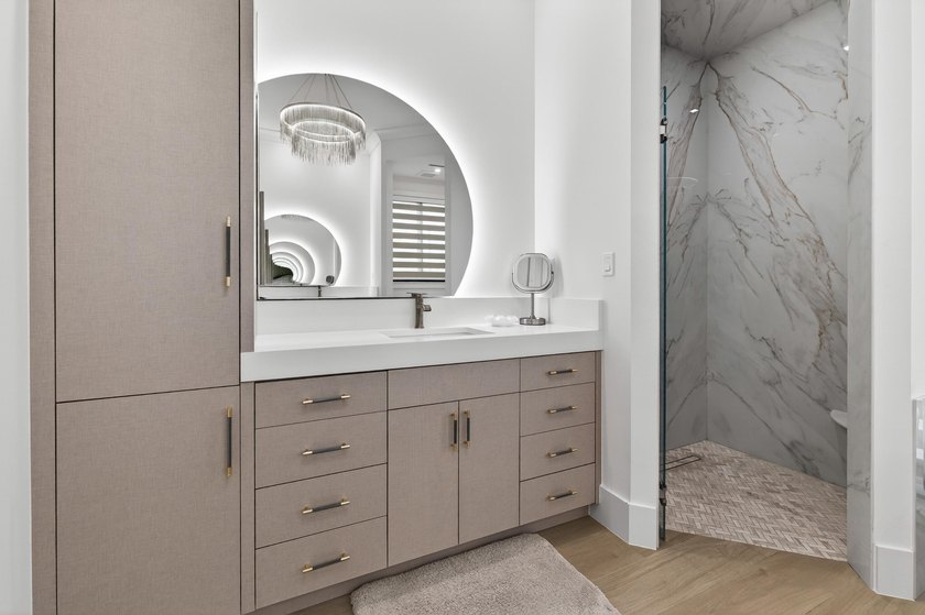 A contemporary, elegantly designed 4,715 sq ft, 4 BR, 5.5 BA - photo 35