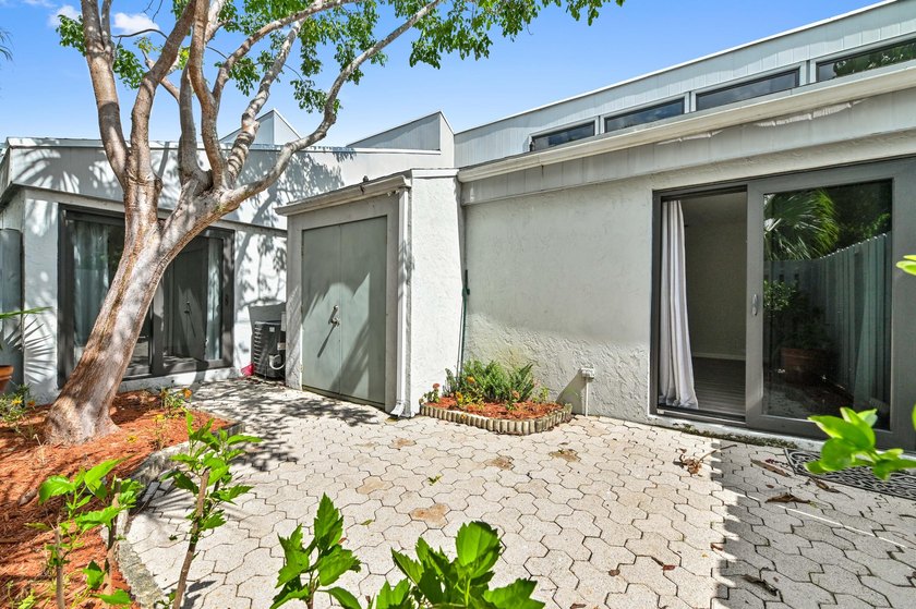 Corner unit villa features 2 bed, 2 bath, large den (could be a - photo 6