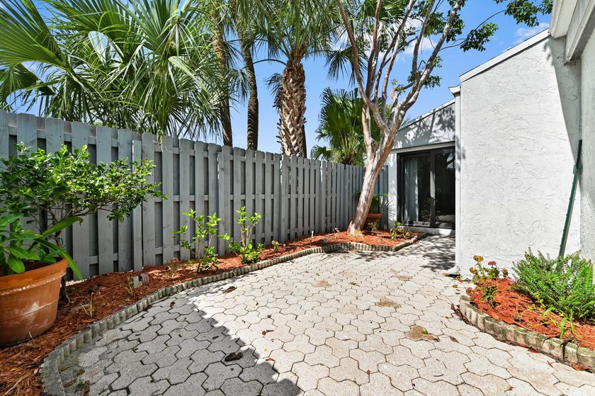 Corner unit villa features 2 bed, 2 bath, large den (could be a - photo 7
