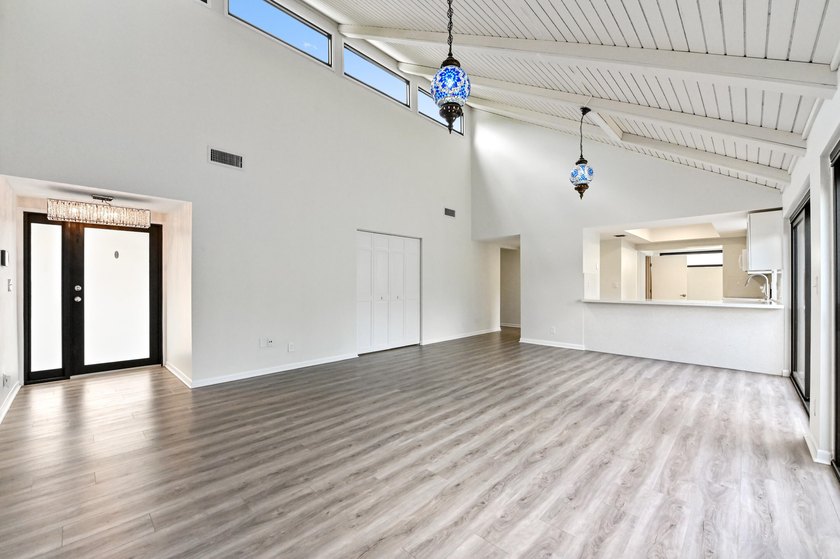 Corner unit villa features 2 bed, 2 bath, large den (could be a - photo 9