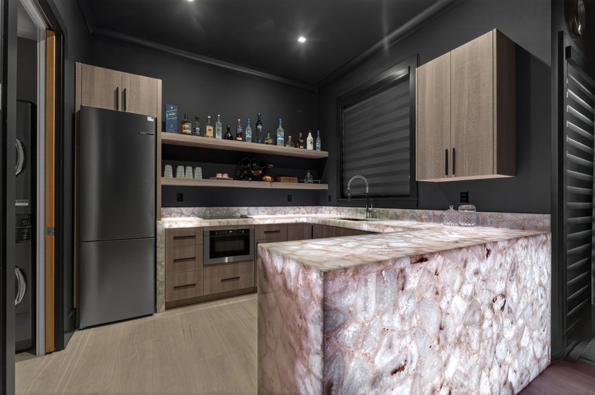 A contemporary, elegantly designed 4,715 sq ft, 4 BR, 5.5 BA - photo 44