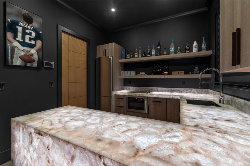 A contemporary, elegantly designed 4,715 sq ft, 4 BR, 5.5 BA - photo 45