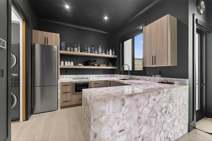 A contemporary, elegantly designed 4,715 sq ft, 4 BR, 5.5 BA - photo 50