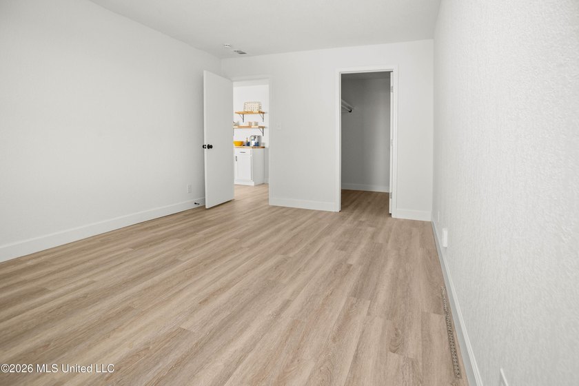 Welcome to a beautifully renovated 4-bedroom, 2-bath residence - photo 13