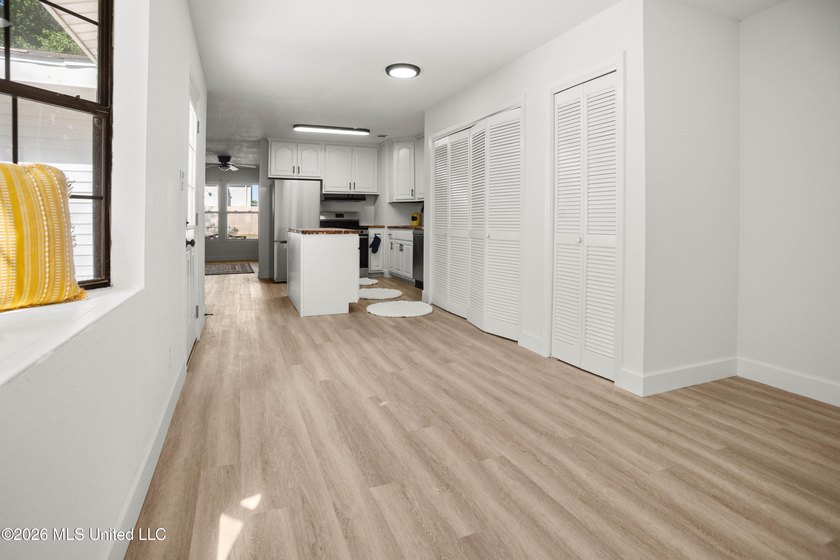 Welcome to a beautifully renovated 4-bedroom, 2-bath residence - photo 16