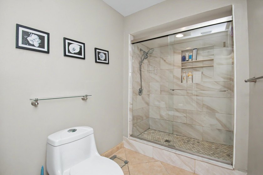 This lovely three bedroom, two and a half bath, two story home - photo 30