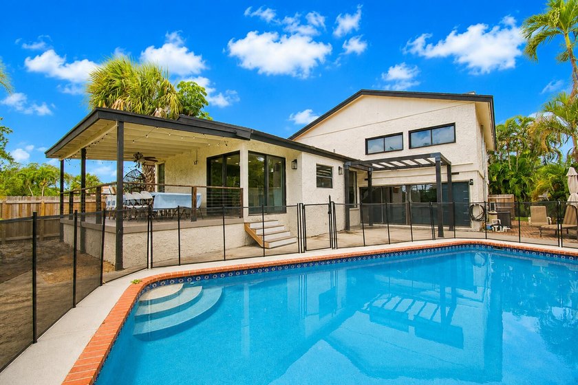 This lovely three bedroom, two and a half bath, two story home - photo 35