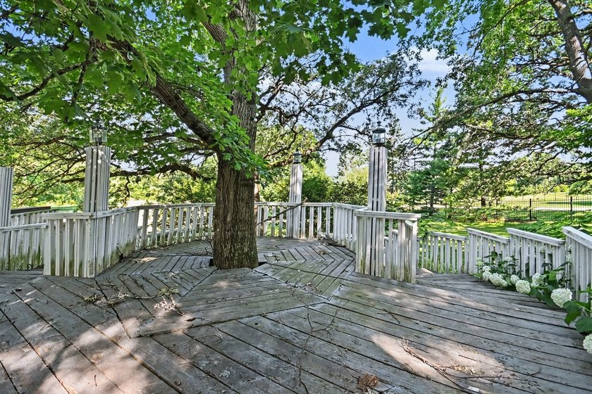 Welcome to a truly extraordinary estate where luxury, privacy - photo 39