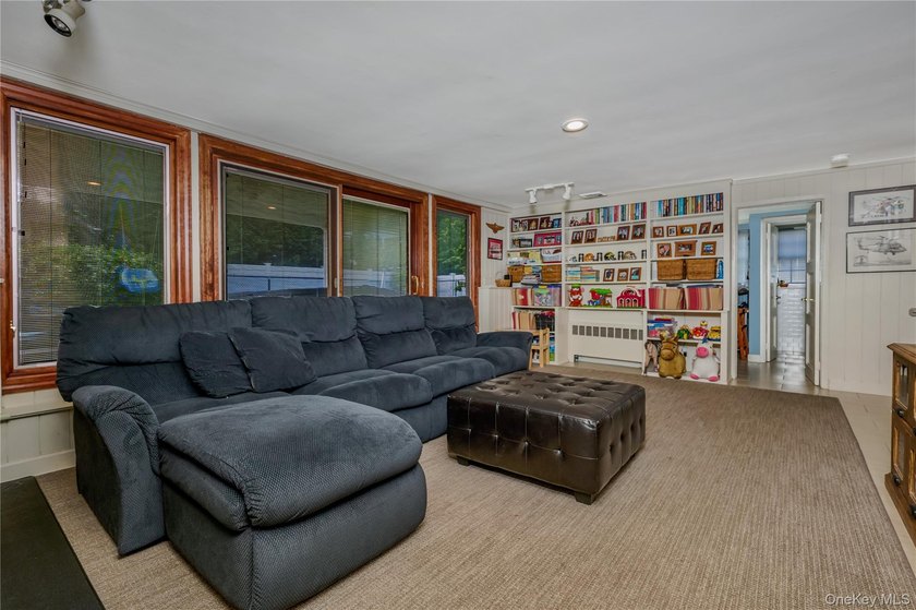 Welcome to Nassau Shores in Massapequa! This beautifully - photo 42