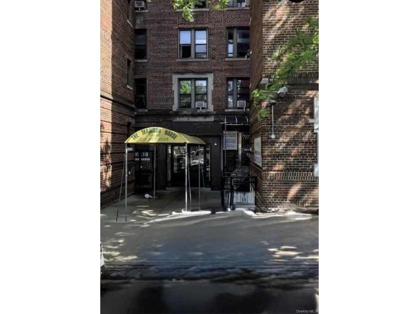 Commuter's Dream - Steps from 7-Train, LIRR, and Global Dining - photo 2
