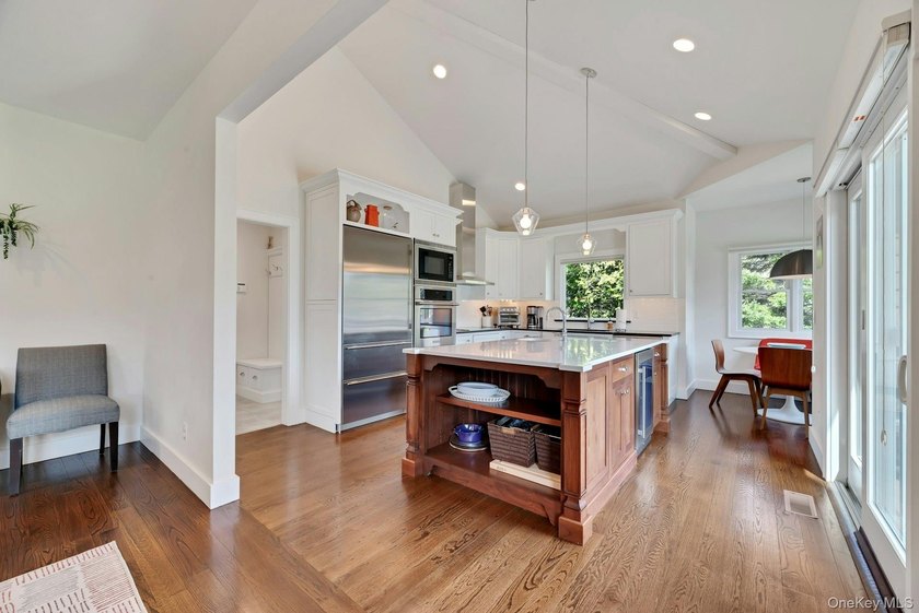 Spacious Open Plan Home with So Much to Offer near Several Great - photo 7