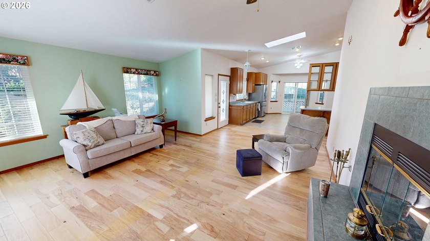 IMMACULATELY maintained home near Harris Beach, and in a quiet - photo 5