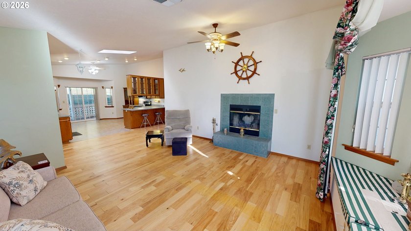 IMMACULATELY maintained home near Harris Beach, and in a quiet - photo 7