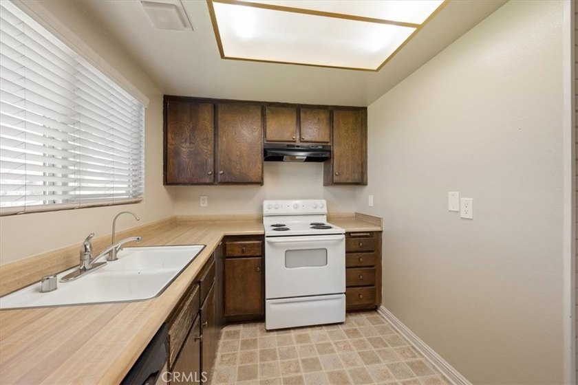 Professional pictures coming soon! Welcome to this inviting - photo 10
