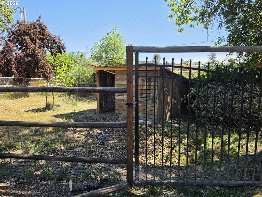 4 bed 2.5 baths stucco home, on 4.52 acres built is 2004e see - photo 30