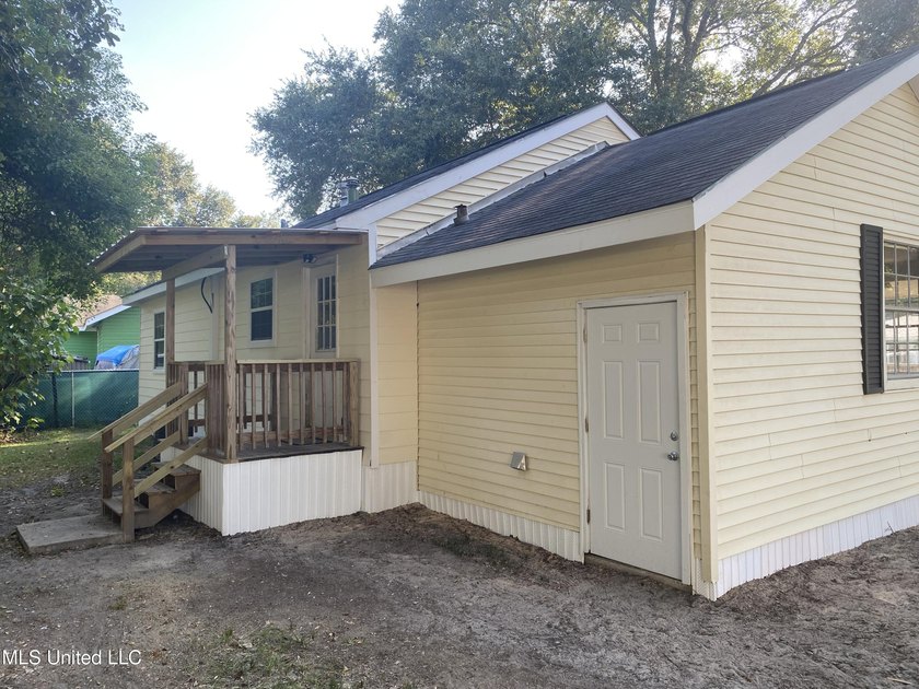 MOVE IN READY! NOT IN FLOOD ZONE! Great for first time home - photo 11