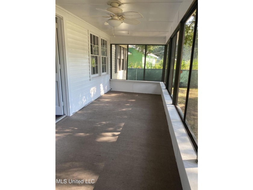MOVE IN READY! NOT IN FLOOD ZONE! Great for first time home - photo 13