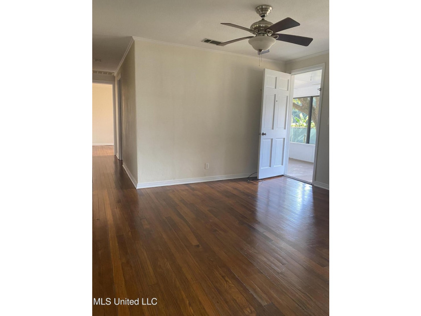 MOVE IN READY! NOT IN FLOOD ZONE! Great for first time home - photo 16