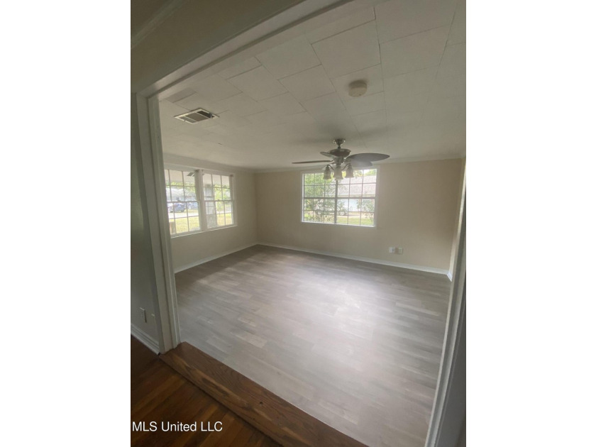 MOVE IN READY! NOT IN FLOOD ZONE! Great for first time home - photo 19