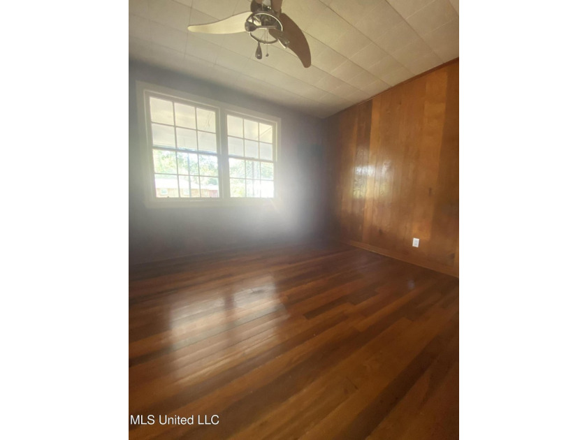 MOVE IN READY! NOT IN FLOOD ZONE! Great for first time home - photo 20