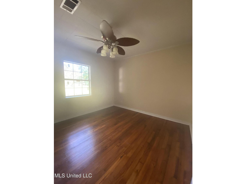 MOVE IN READY! NOT IN FLOOD ZONE! Great for first time home - photo 21