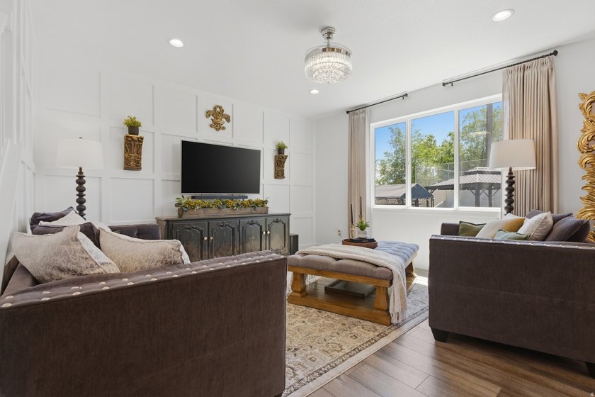 Stunning 5-bedroom, 3.5-bath Saratoga Springs home with - photo 5