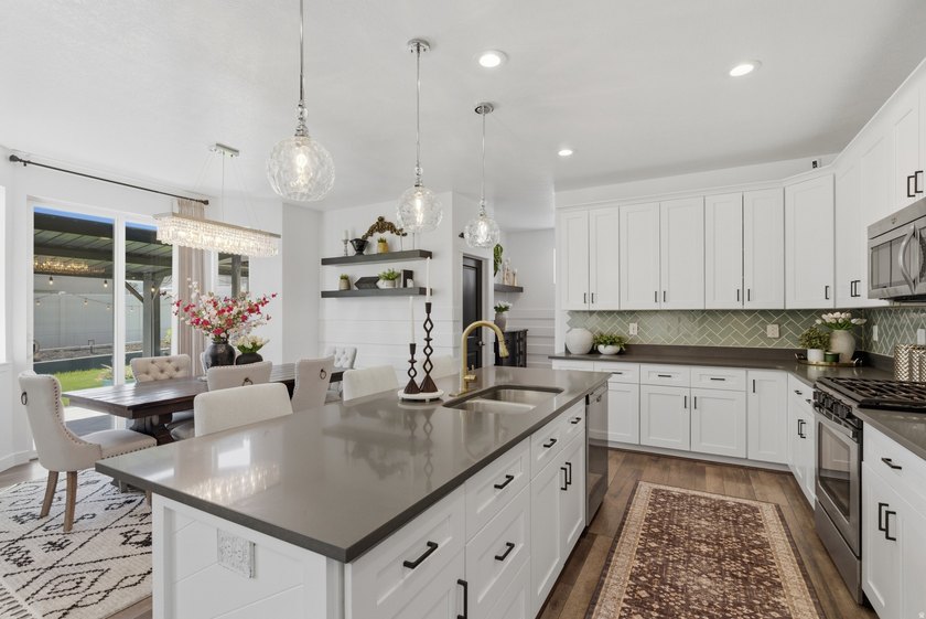 Stunning 5-bedroom, 3.5-bath Saratoga Springs home with - photo 8