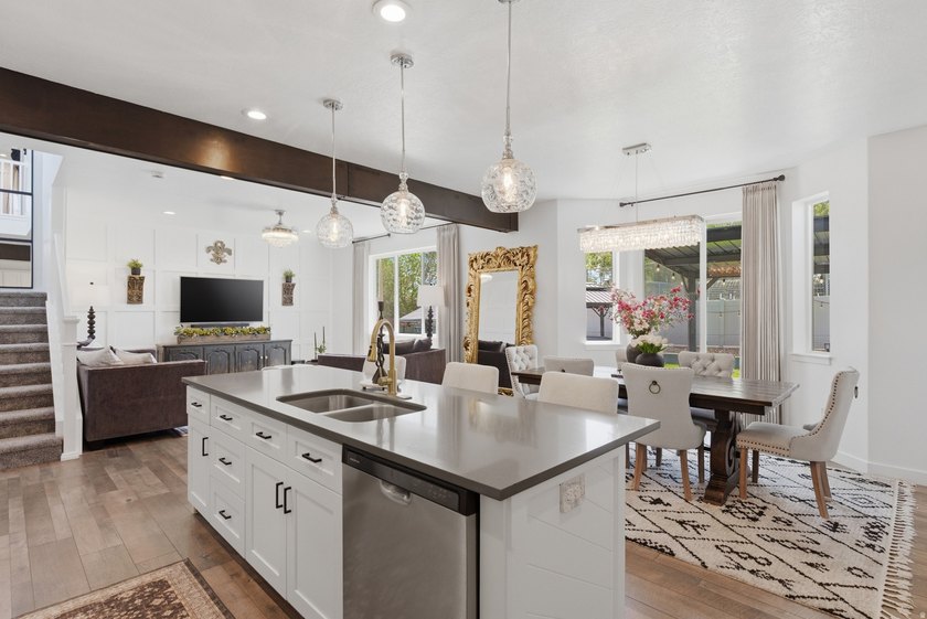 Stunning 5-bedroom, 3.5-bath Saratoga Springs home with - photo 9
