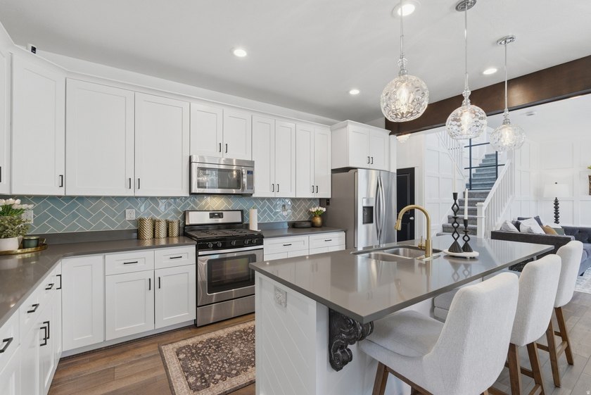 Stunning 5-bedroom, 3.5-bath Saratoga Springs home with - photo 10
