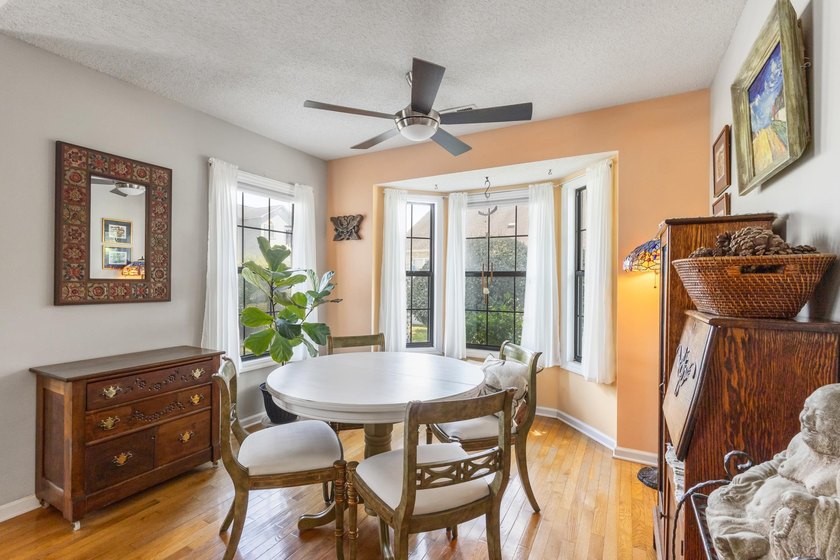 Amazing 2BR/2.5BA end-unit townhome located in the heart of - photo 15