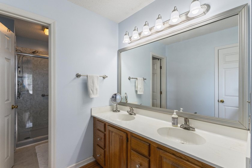Amazing 2BR/2.5BA end-unit townhome located in the heart of - photo 22
