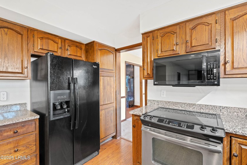 A perfect blend of waterfront serenity and everyday comfort - photo 19