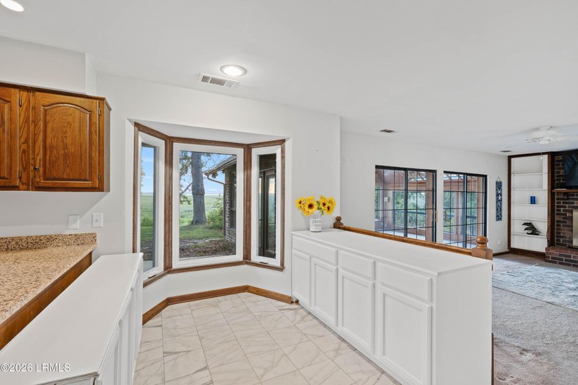 A perfect blend of waterfront serenity and everyday comfort - photo 21